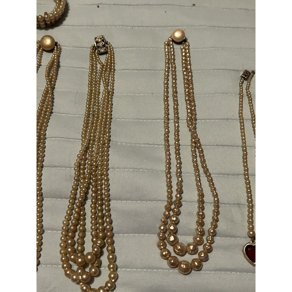 Vintage Faux Pearl Jewelry Lot Pieces Earrings Necklaces Bracelets Earrings - Picture 5 of 12